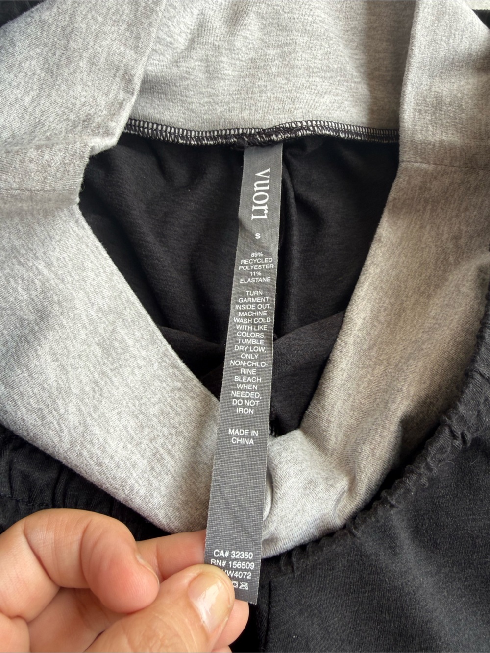 Vuori Halo Warm Up Jogger Pants Women’s Small Black Gray Sweatpants Performance - Picture 4 of 12